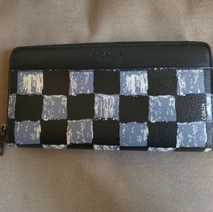 Rare Coach Checkered Accordion Zippy Wallet